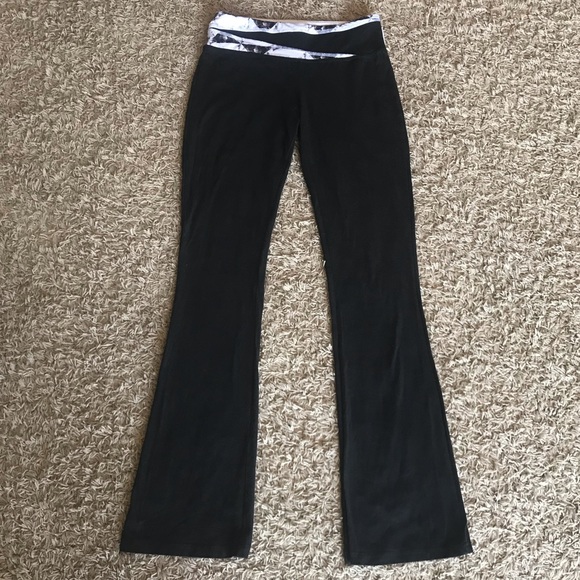 🛍 3/$24 BUNDLE SO Bootcut Yoga Pants Size Small - Picture 2 of 16